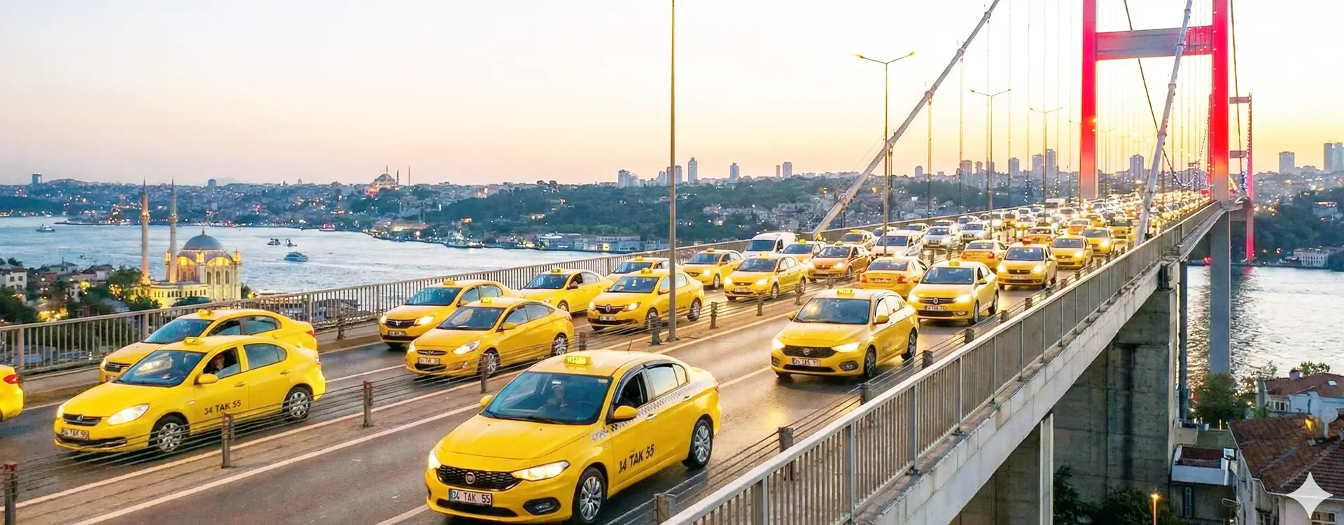 İstanbul köprüsünde taksi filosu ile ticari sürücüler